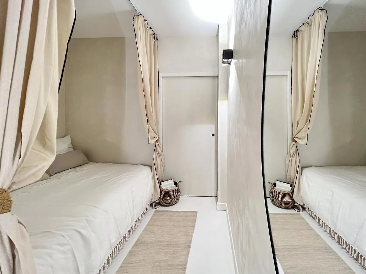 Superb Apartment Palais Royal Louvre Museum Free Netflix Paryż
