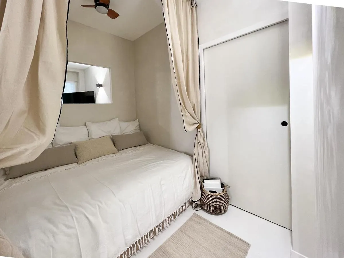 Superb Apartment Palais Royal Louvre Museum Free Netflix Paryż 0*,  Francja