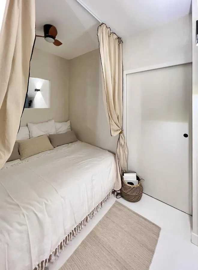 Superb Apartment Palais Royal Louvre Museum Free Netflix Paryż